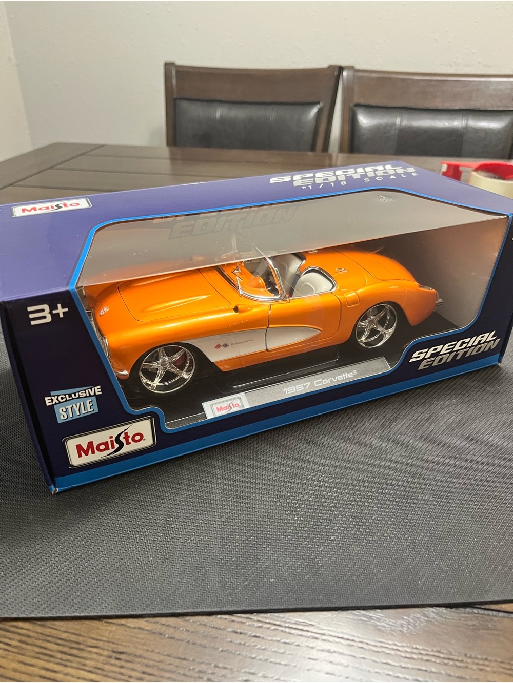 Maisto 1/18  1957 Corvette Die-Cast Toy Car - Orange & White